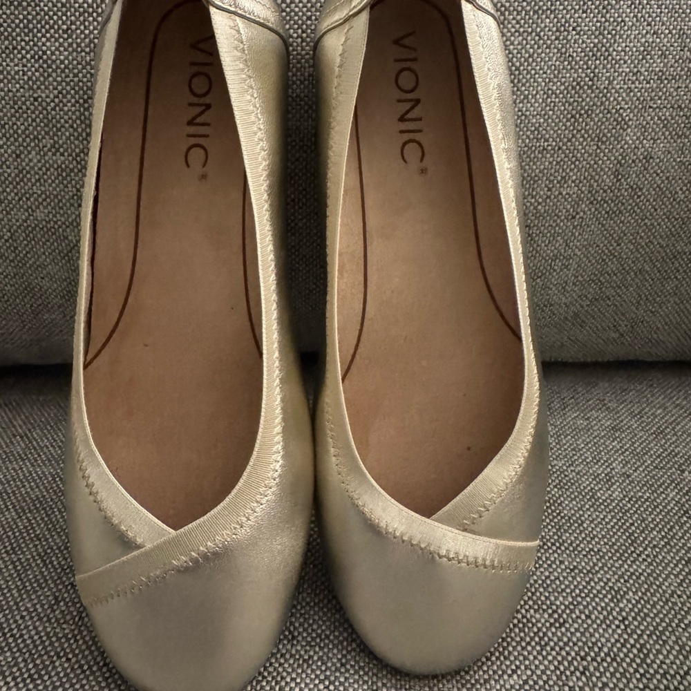 Vionic Women's Metallic Gold Flats